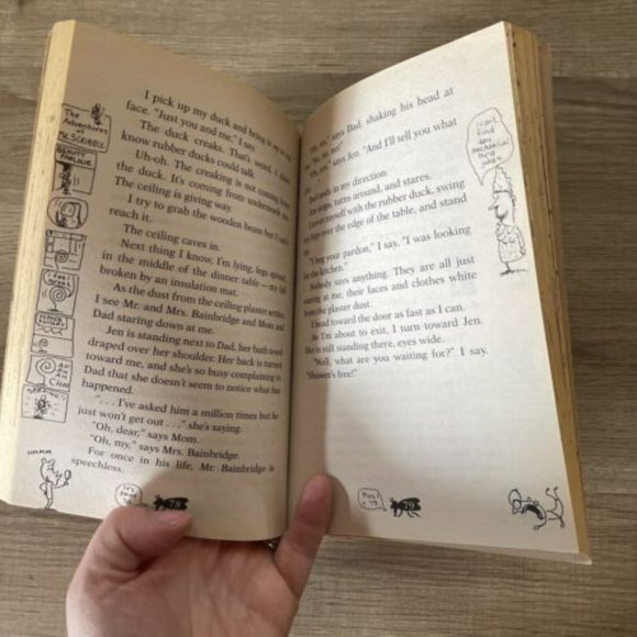 Lot of Just Wacky! & Just Annoying! Paperbacks from the JUST Series - Picture 7 of 7